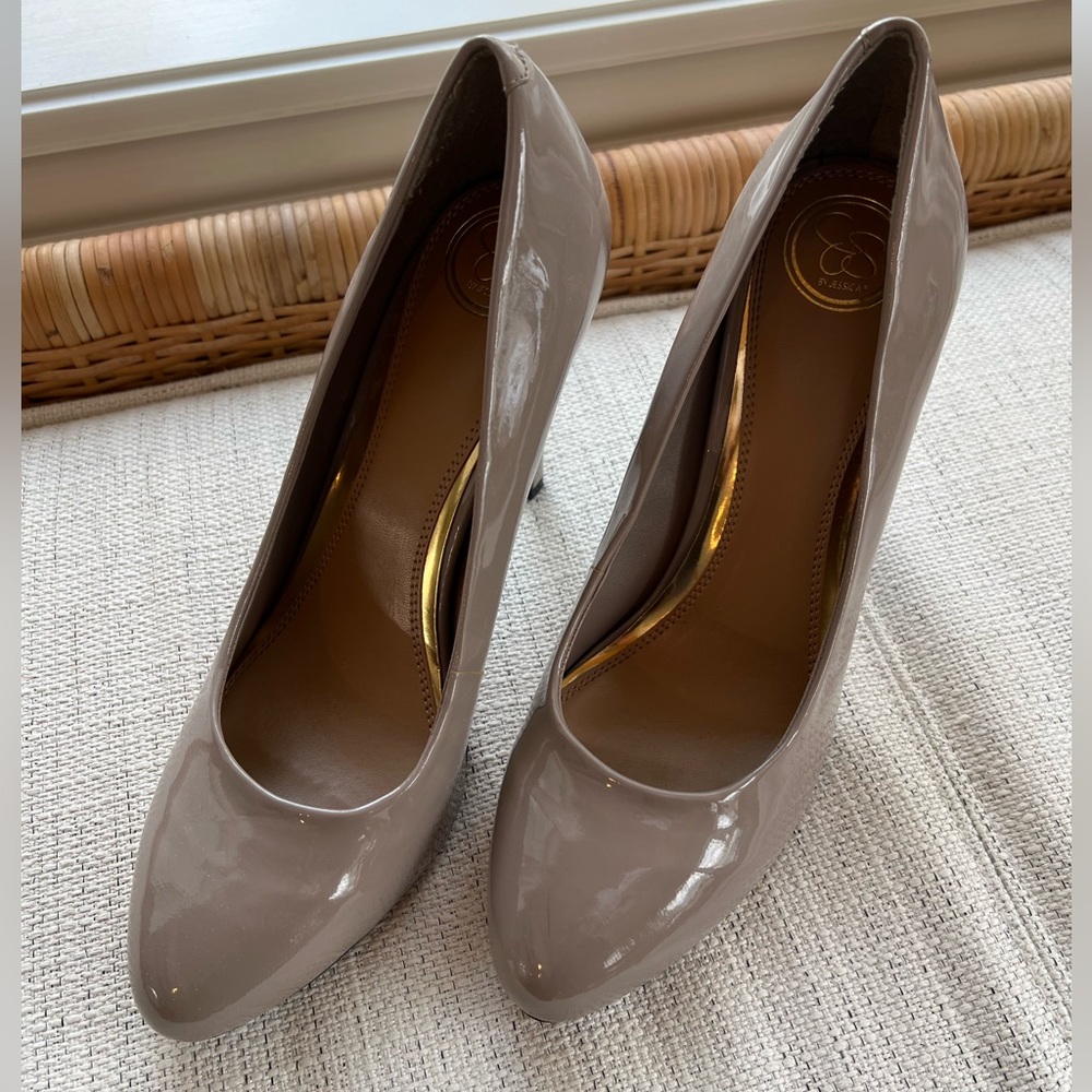 Women’s Jessica Simpson nude heels size 9.5